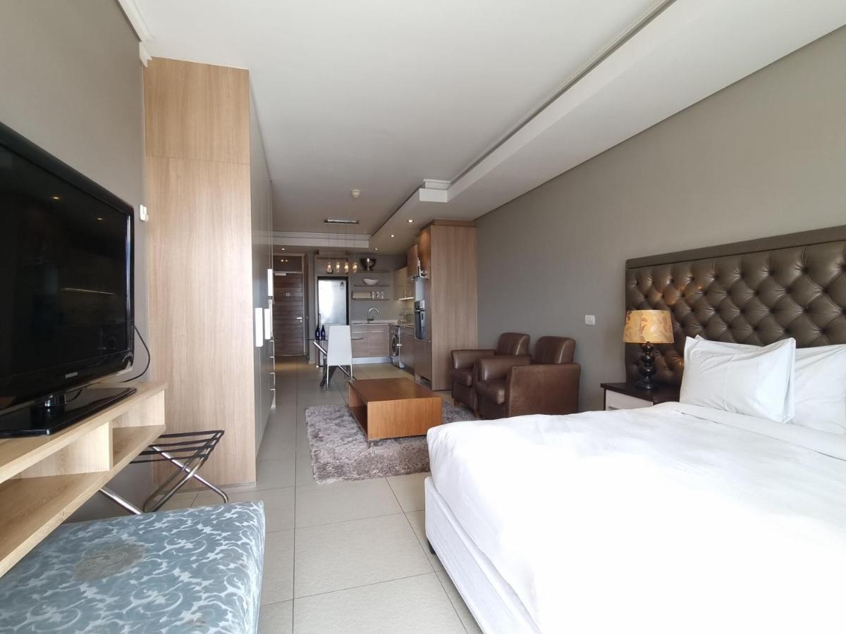 The Residences At Crystal Towers Kaapstad Buitenkant foto
