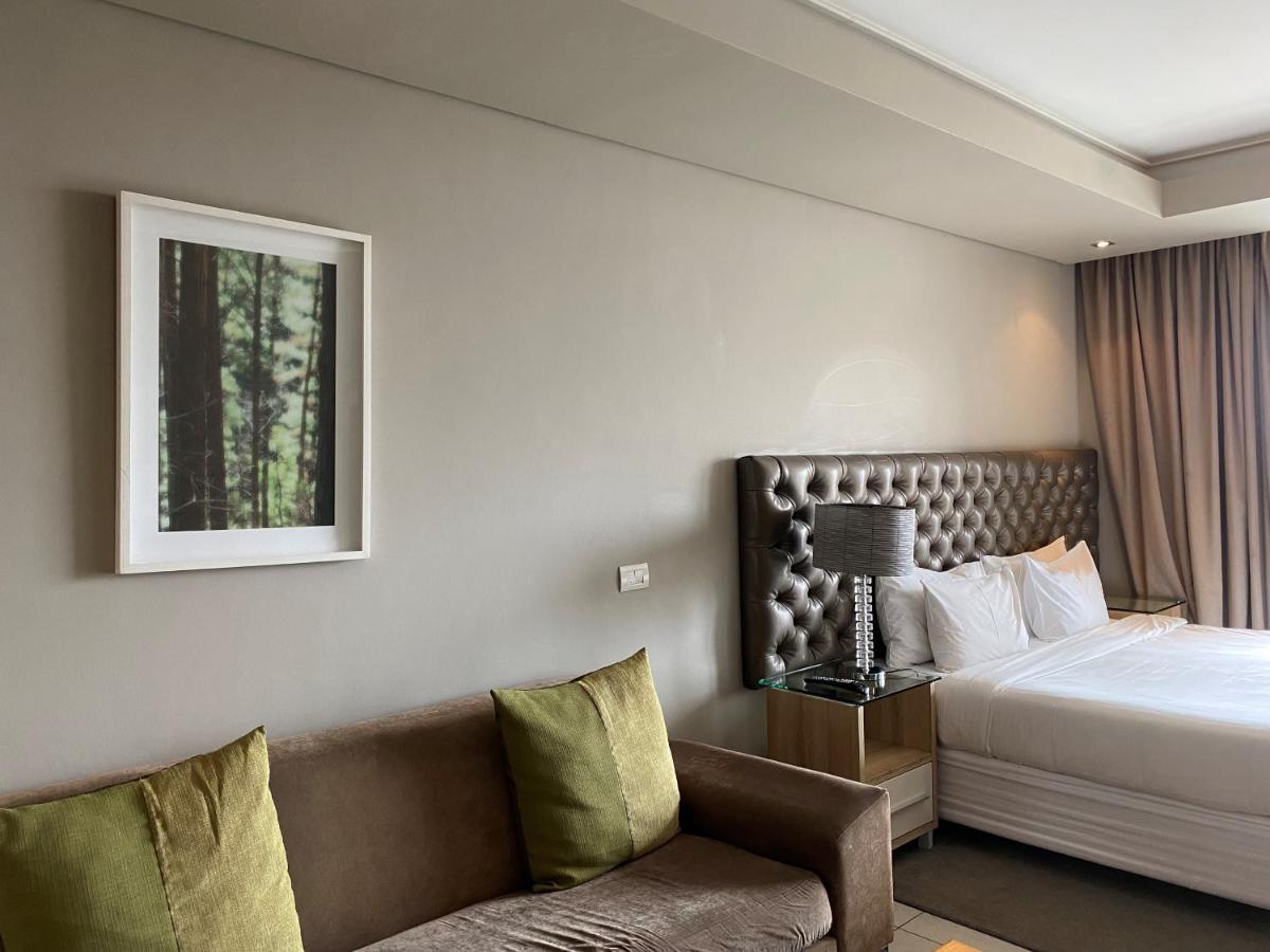 The Residences At Crystal Towers Kaapstad Buitenkant foto