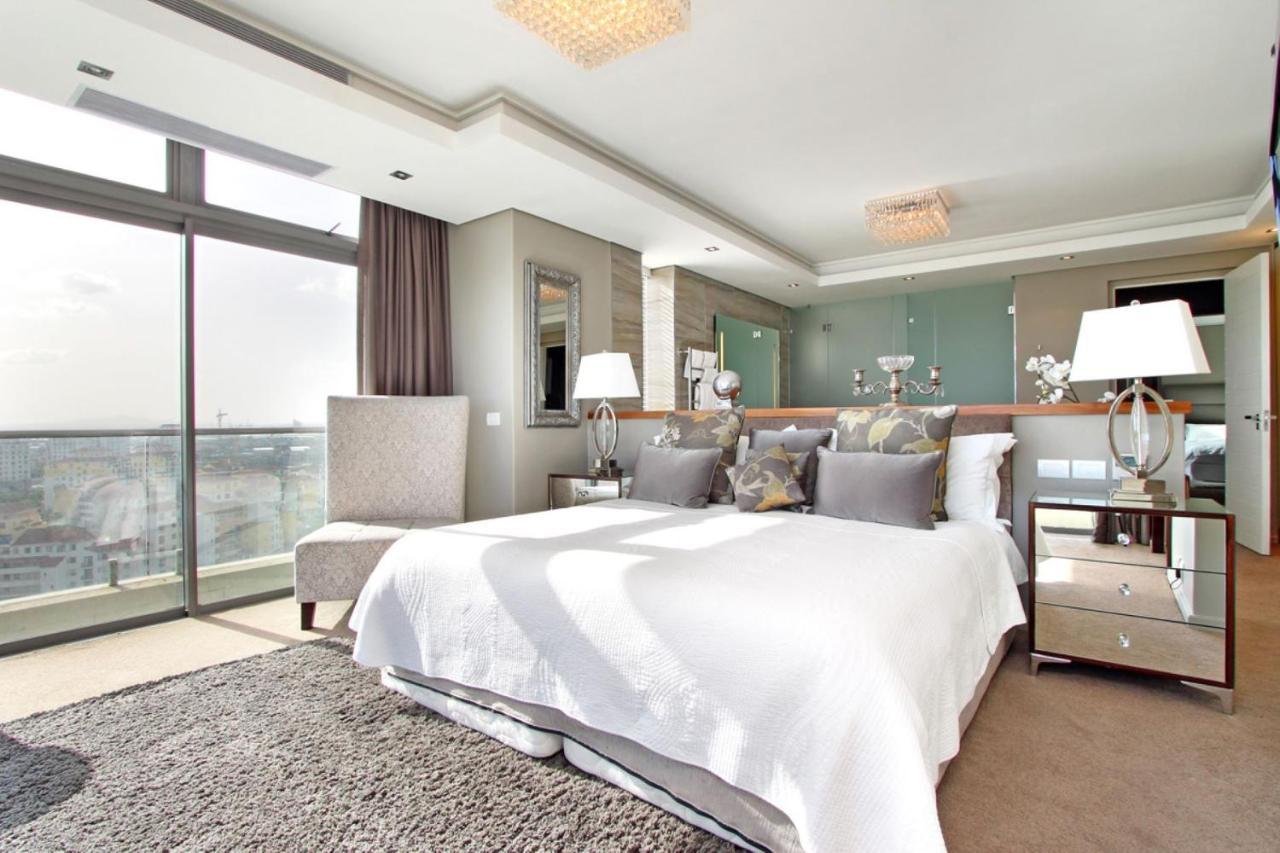 The Residences At Crystal Towers Kaapstad Buitenkant foto