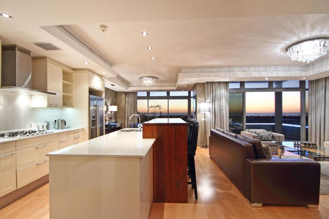The Residences At Crystal Towers Kaapstad Buitenkant foto