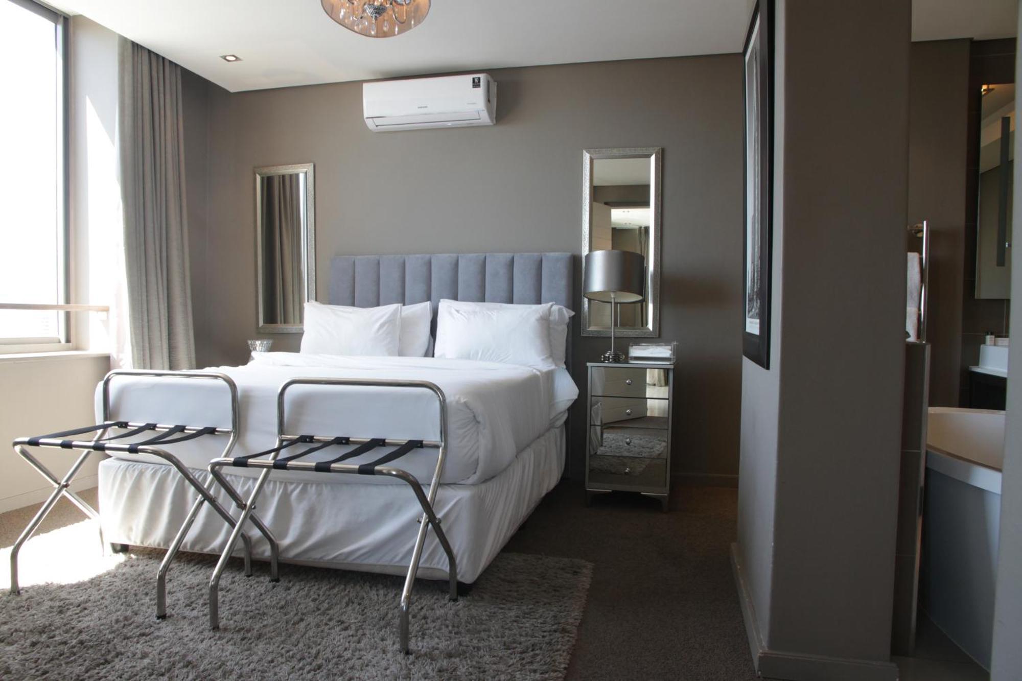 The Residences At Crystal Towers Kaapstad Buitenkant foto